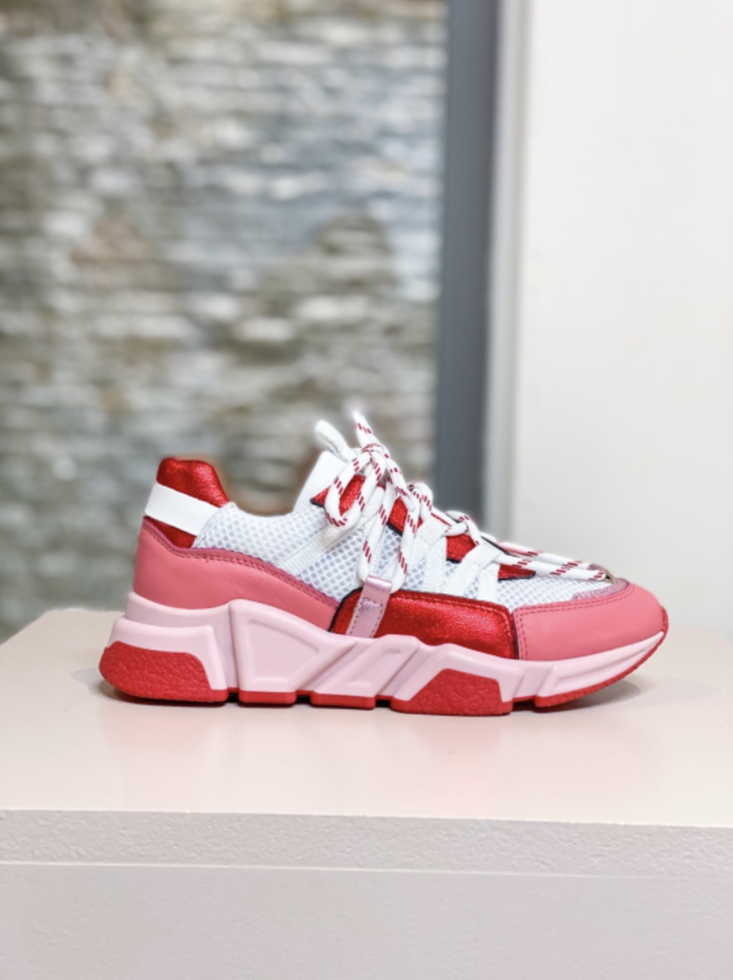 dwrs-sneakers-938nvv.png